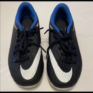 Nike sz 1Y soccer shoes black blue
